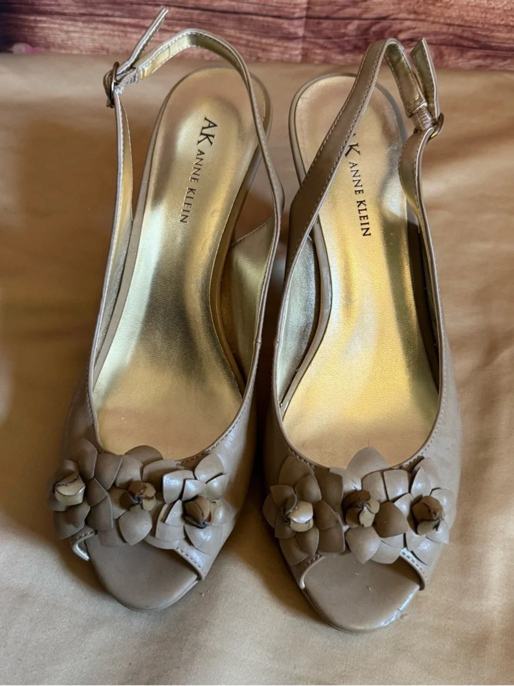 Anne Klein Slingback Heels Taupe Floral Peep Toe Pumps Size 9M Classic Neutral